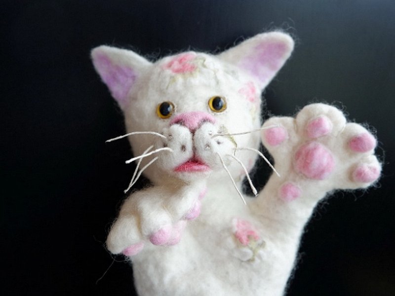White cat puppet toy with a fluffy tail, glove toy for puppet theater - 寶寶/兒童玩具/玩偶 - 羊毛 白色
