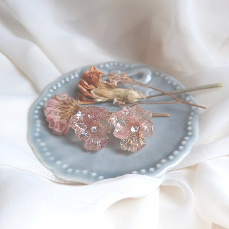 ─ Flower ice ─ Statice clear flower earrings or Clip-On (nickel free) - ต่างหู - เรซิน สึชมพู