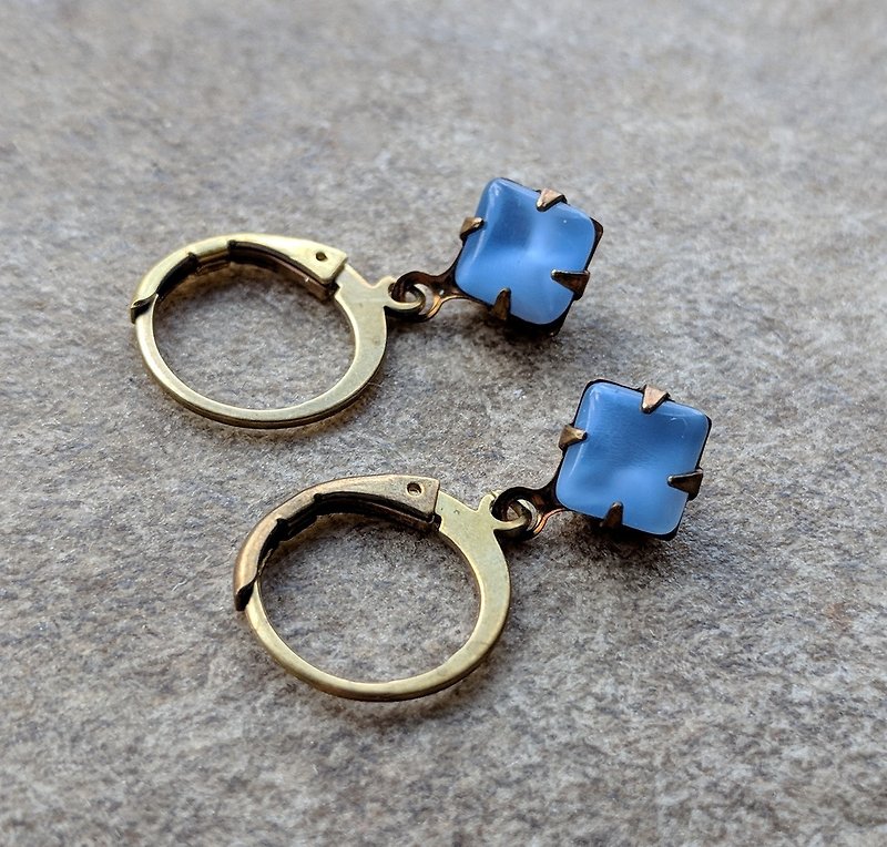Simple Moonlight Blue Glass Earrings - ต่างหู - แก้ว สีน้ำเงิน