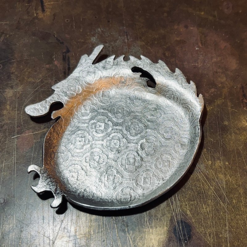 Round dragon frame/dragon-shaped pure tin small plate, the dragon is as bright as the moonlight, pure tin small plate 12 zodiac series - ของขวัญวันครบรอบ - เครื่องประดับ 