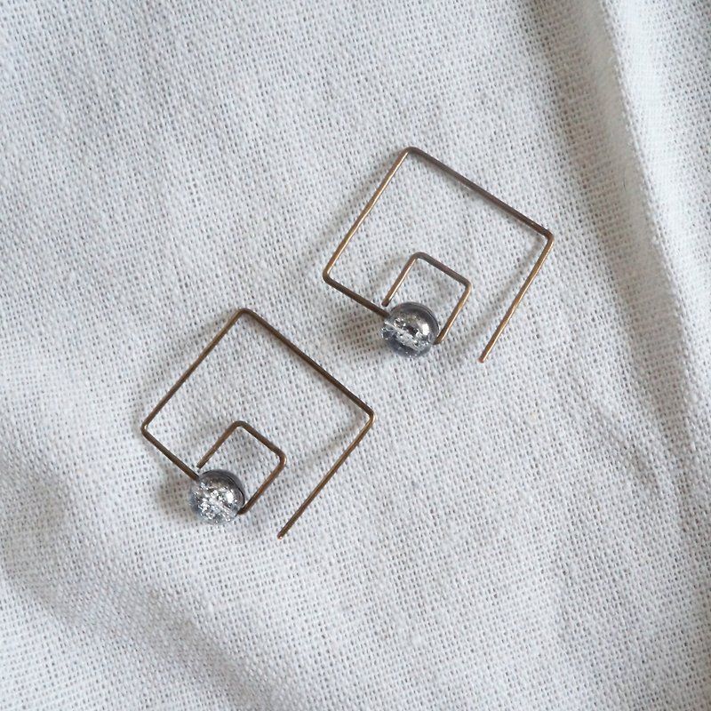 Copper earrings one-line square ice crack glass pearl classic design non-oxidative discoloration - ต่างหู - ทองแดงทองเหลือง สีดำ