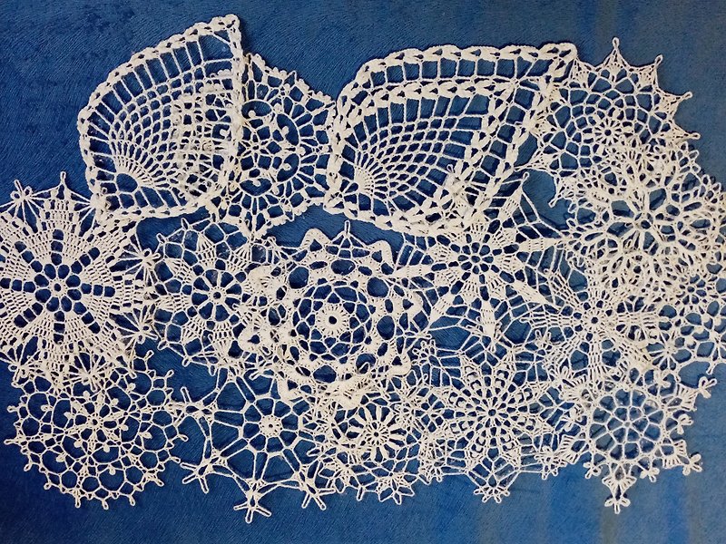 set of knitted snowflakes 16 pcs. christmas decoration - 壁貼/牆壁裝飾 - 棉．麻 白色