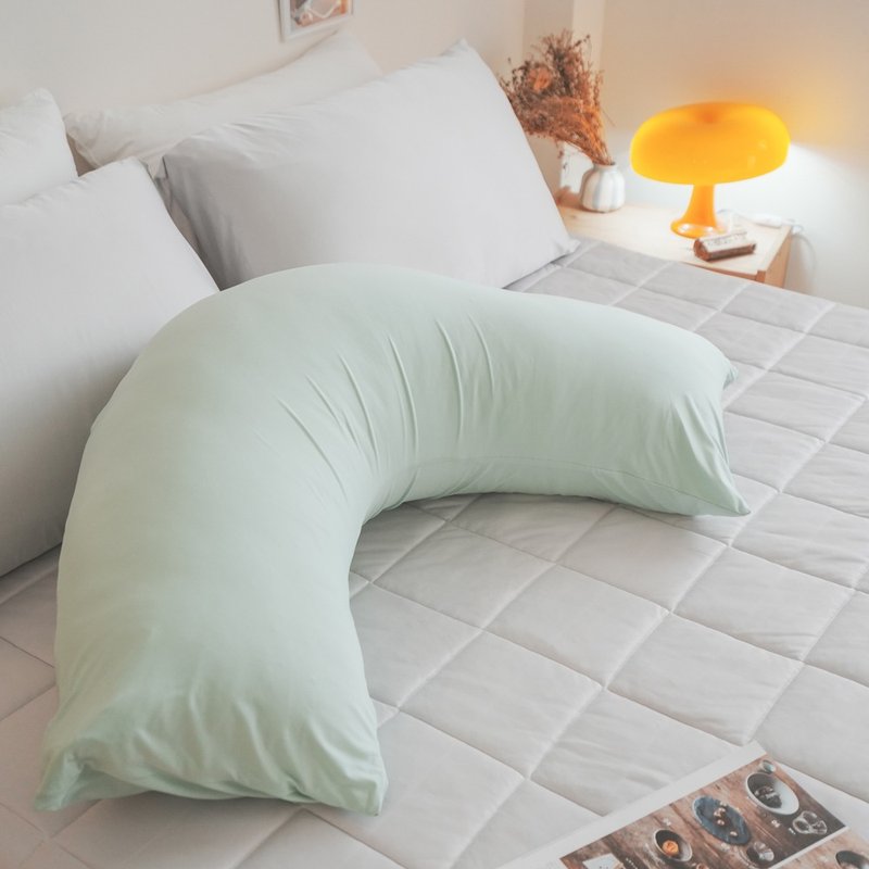 Shufu Cooling Series New Moon Maternity Pillow is available in three colors: large, antibacterial and anti-mite. Made in Taiwan. - หมอน - ไนลอน หลากหลายสี