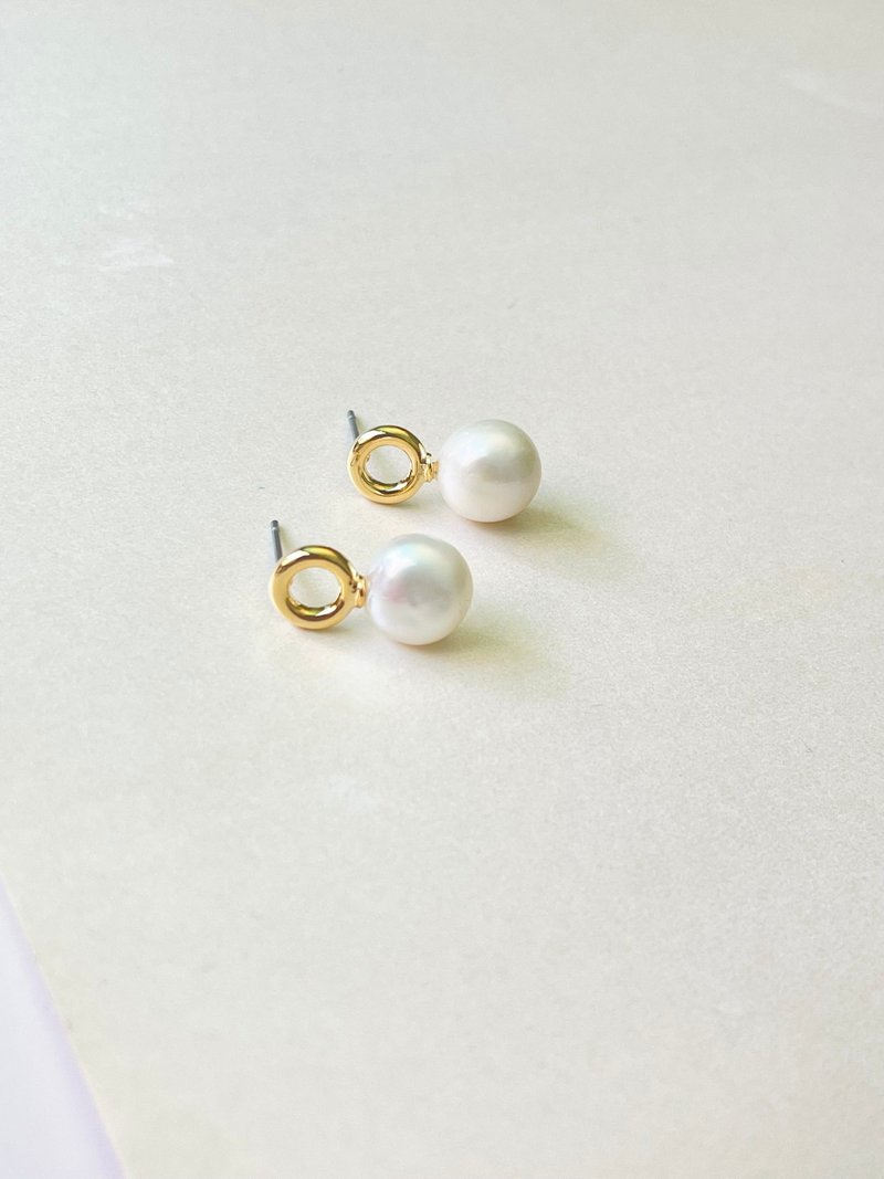 Elegant/simple freshwater pearl earrings/limited edition/sterling silver earrings - ต่างหู - โลหะ สีทอง