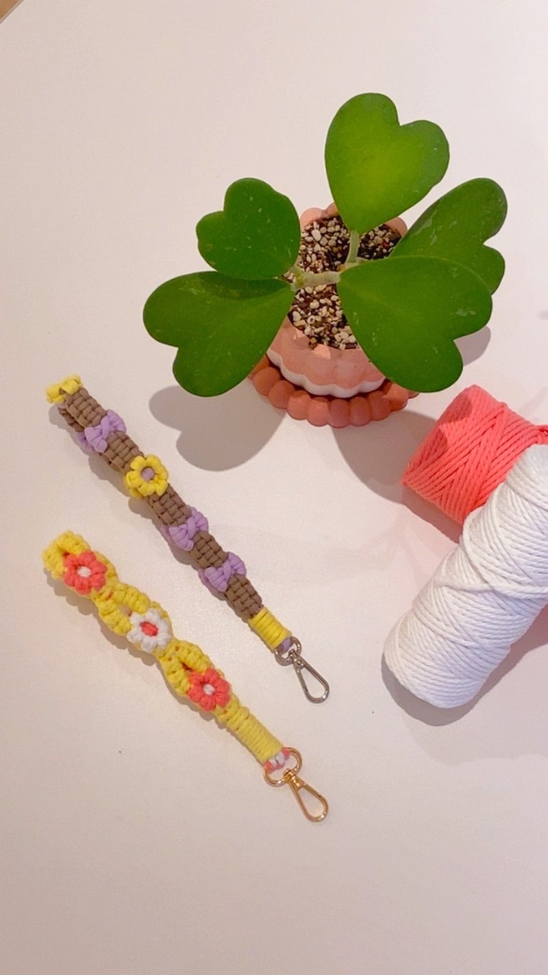 Macrame French Knitting-Changing Little Flower Wrist Lanyard Experience Course (Cultural coins can be used) - Knitting / Felted Wool / Cloth - Cotton & Hemp 