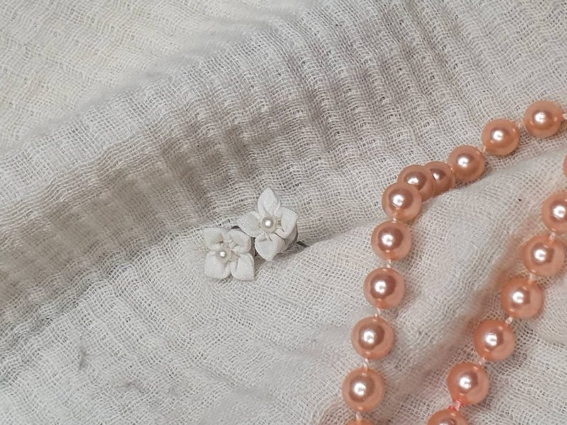 linen flower earring - Earrings & Clip-ons - Cotton & Hemp Khaki