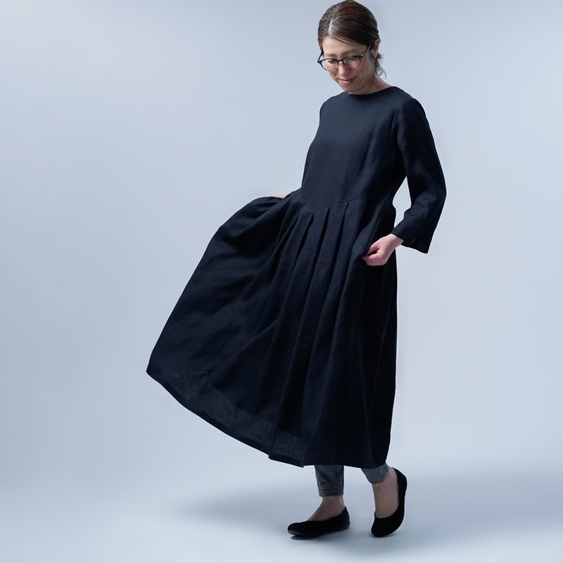 waffu - 純亞麻洋裝 Lightweight Linen Flared Dress / Black a013o-bck1 - 洋裝/連身裙 - 棉．麻 黑色