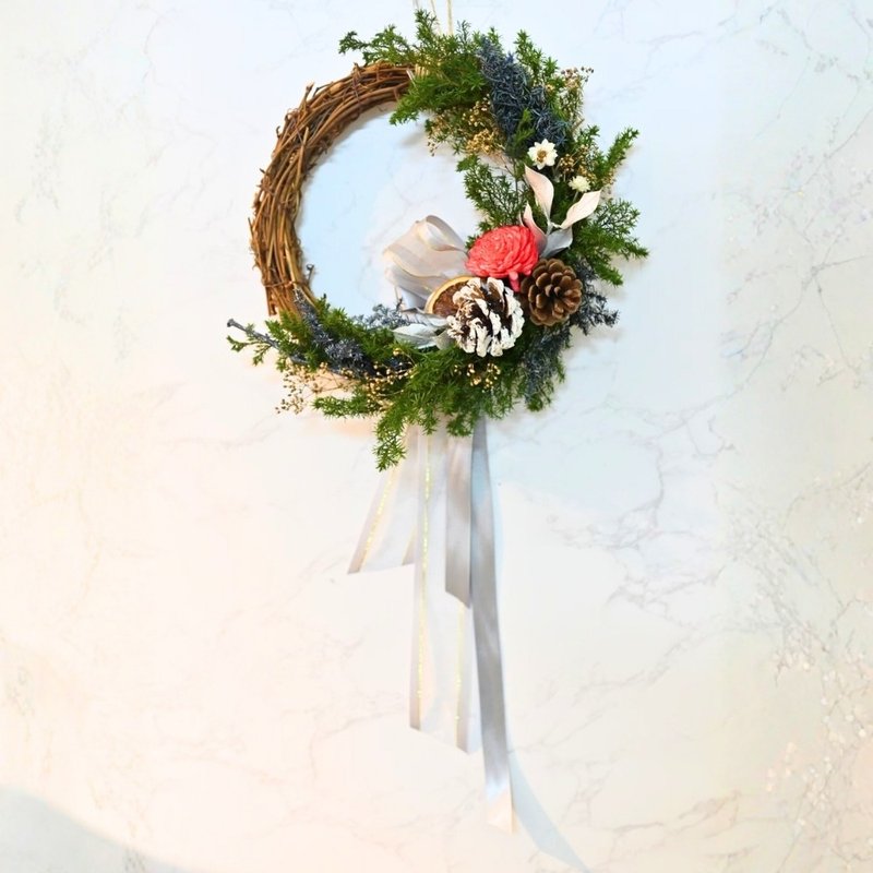 【Christmas Decor x Gift Exchange】 Preserved Cedar Christmas Wreath - ช่อดอกไม้แห้ง - พืช/ดอกไม้ สีเขียว