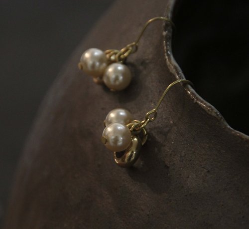 生生蔓 :: 復古黃銅手作飾品 .vintage accessories 一撮珍珠欉