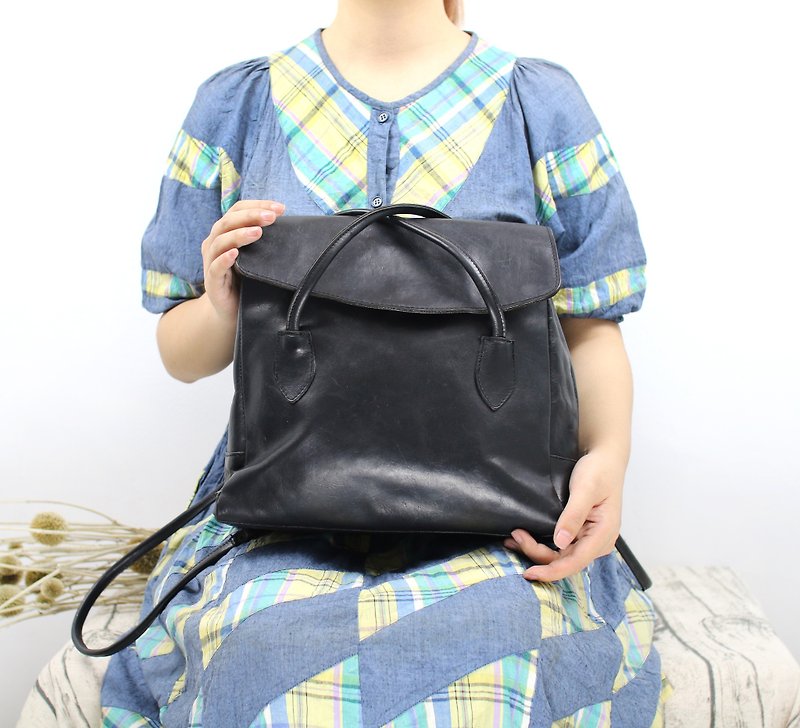 Back to Green:: chic cross strap back // vintage Bag - Backpacks - Genuine Leather 
