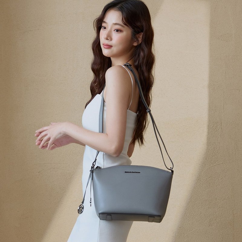 [Kim Anderson] Cupido Arc Side Backpack-Iron Gray - กระเป๋าแมสเซนเจอร์ - เส้นใยสังเคราะห์ สีเทา