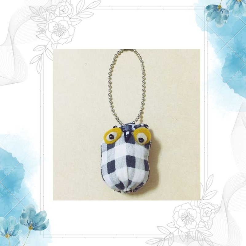 Handmade Smiling Owl Series Keychain Pendant | Mixed Race Punk Plaid Style (Small) - เย็บปัก/ถักทอ/ใยขนแกะ - งานปัก สีเทา