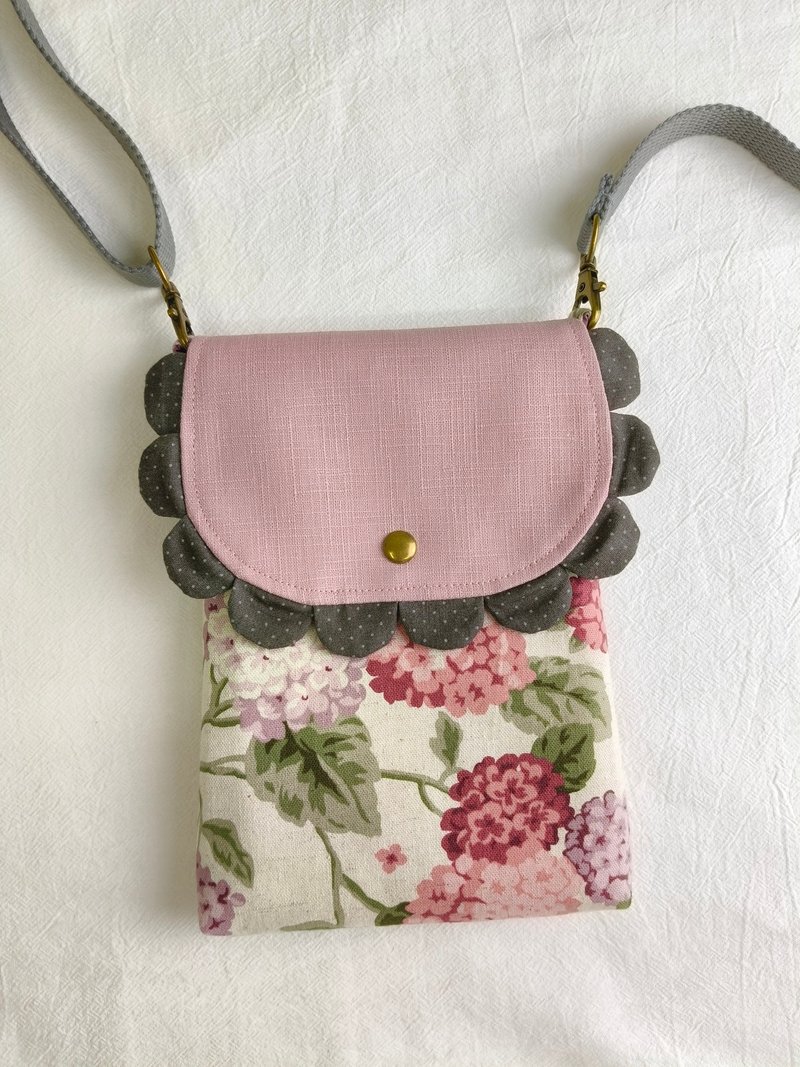 Pink Purple Hydrangea Phone Shoulder Bag / Phone Pouch / Everyday Bag - กระเป๋าแมสเซนเจอร์ - ผ้าฝ้าย/ผ้าลินิน 