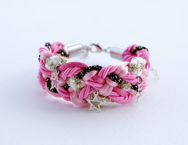 Pink braided bracelet with silver stars - สร้อยข้อมือ - วัสดุอื่นๆ สึชมพู