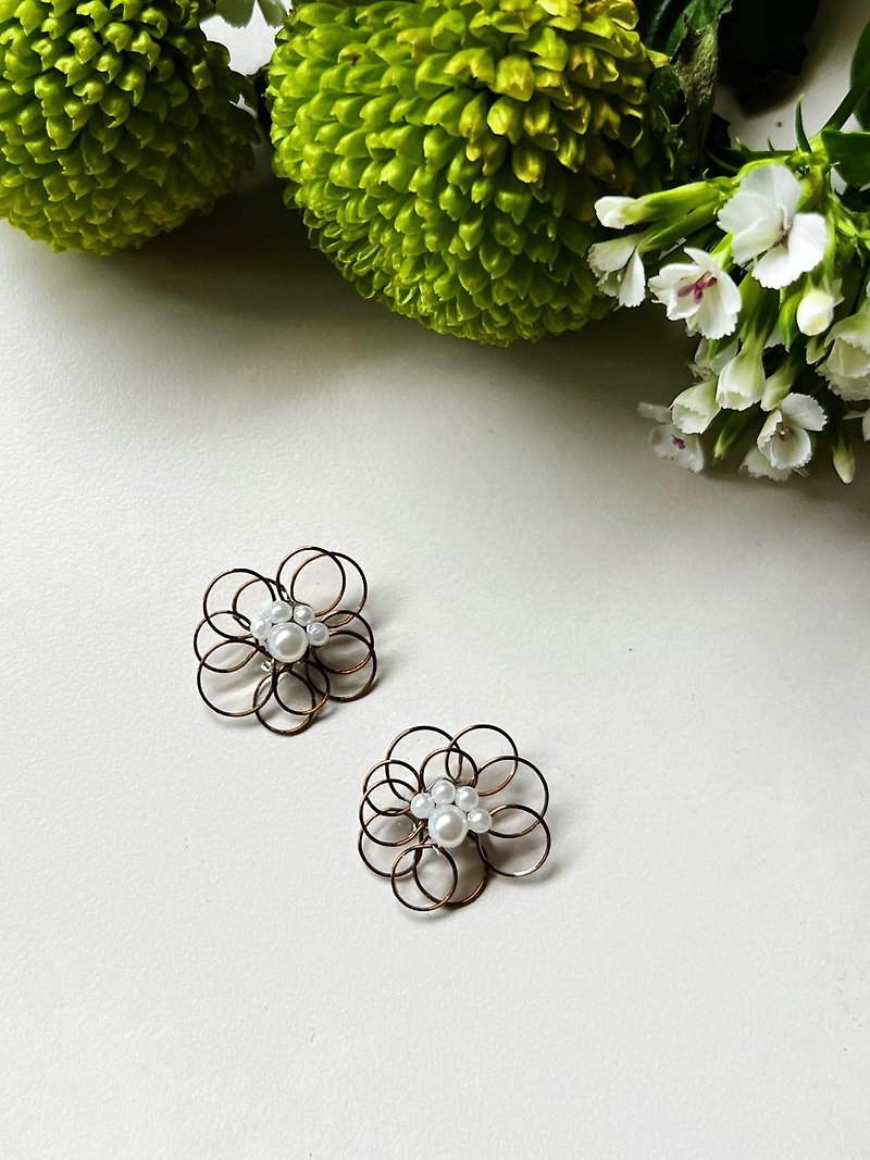 Glass Flower | Bronze | Handmade Resin Earrings - ต่างหู - เรซิน สีนำ้ตาล