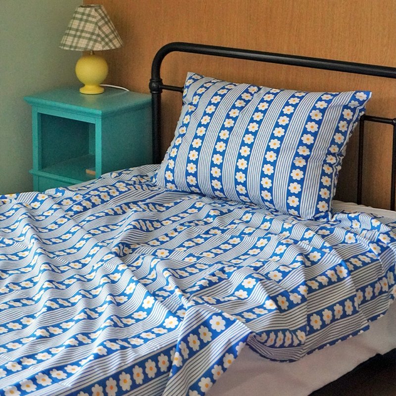 Daisy summer blanket | pillowcase (blue) - เครื่องนอน - ผ้าฝ้าย/ผ้าลินิน สีน้ำเงิน