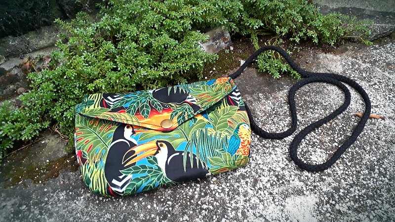 AMIN'S SHINY WORLD手工訂製夏日熱帶雨林鳥群海鷗蓋銅釦肩包 - 側背包/斜孭袋 - 棉．麻 多色