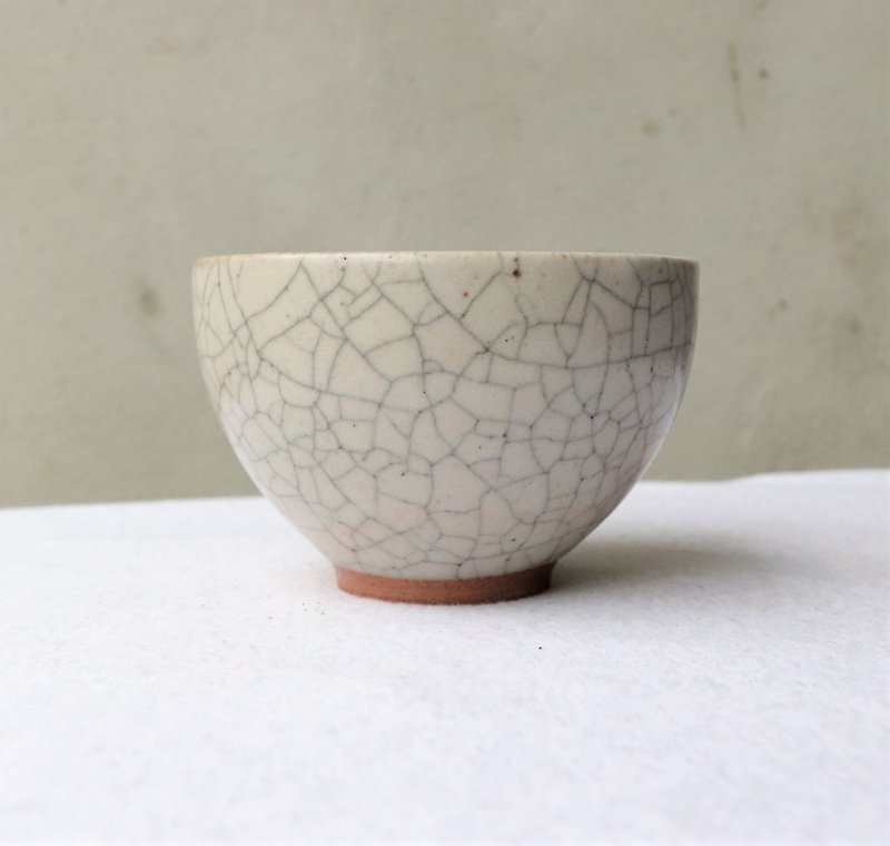 Simple ice cracked glaze bowl - Bowls - Pottery White