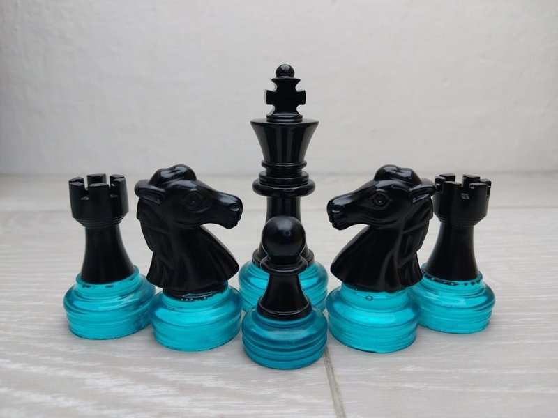 Modern resin chess pieces | Best gift for husband | Unique chess set - บอร์ดเกม - เรซิน สีน้ำเงิน