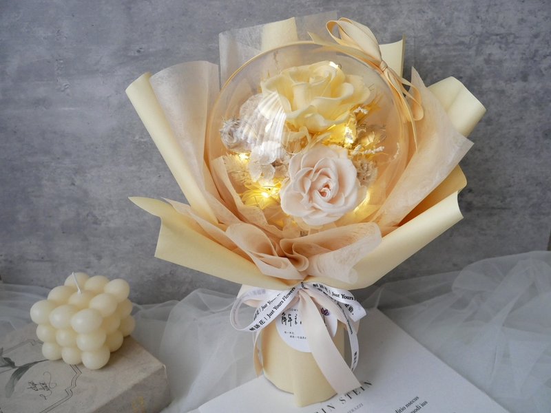 波波球小款永生玫瑰花束【柔黃燕麥】生日/七夕情人節/畢業/周年 - 乾燥花/永生花 - 植物．花 黃色