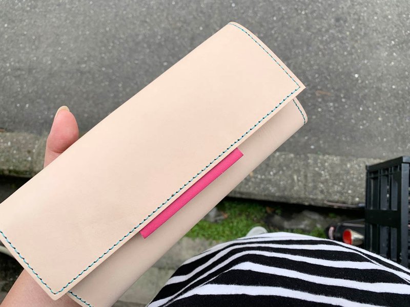 OVER　持ち歩く春の七色　オーバーフラップ長財布　個性的タブパッチ　OFW–WHT–OYP–T - 財布 - 革 カーキ