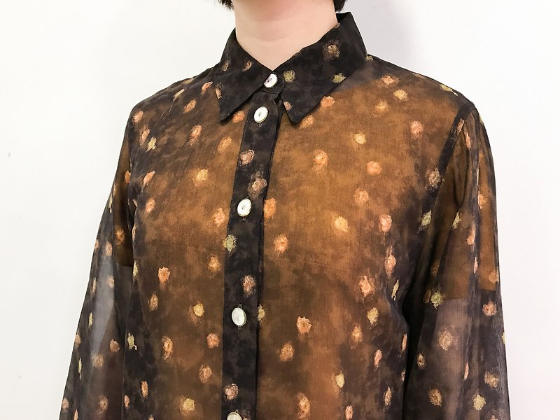 …｛DOTTORI :: TOP｝Brown Long-Sleeved Translucent Shirt with Dots - เสื้อเชิ้ตผู้หญิง - เส้นใยสังเคราะห์ สีนำ้ตาล