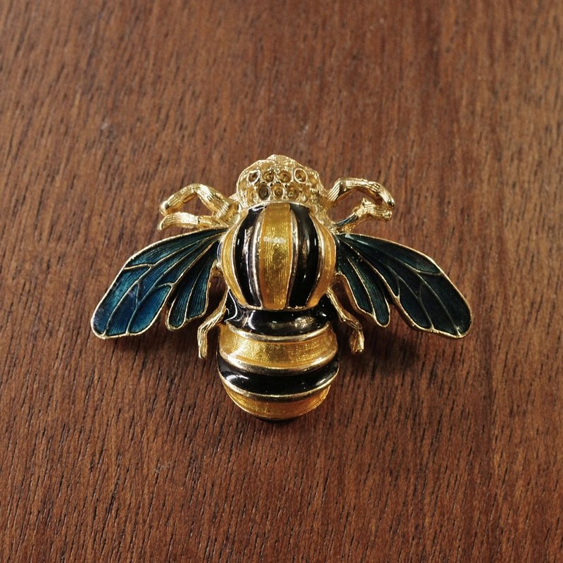 Vintage Showa Japanese Bee Wasp Insect Pattern Black Gold Metal Vintage Brooch - เข็มกลัด - โลหะ สีทอง