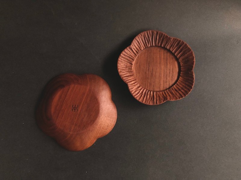 手彫り木皿/梅型木皿/丸太木皿/チークの木 - 皿・プレート - 木製 ブラウン