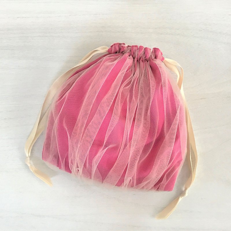 オーバーチュール ギャザー巾着 チェリーピンク - 化妝袋/收納袋 - 棉．麻 粉紅色