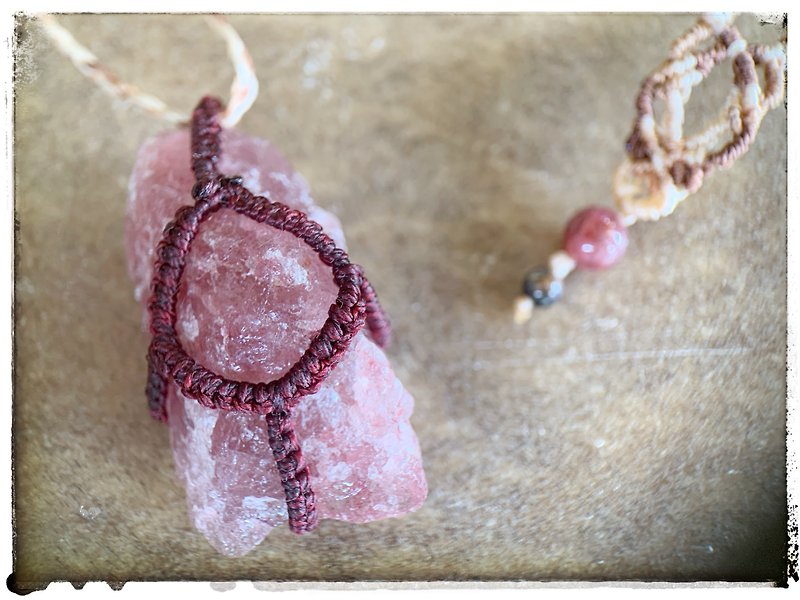 Strawberry quartz South American Wax thread braided necklace - สร้อยคอ - เครื่องประดับพลอย สึชมพู