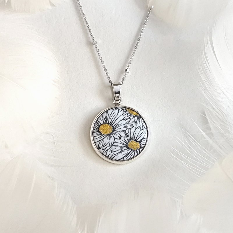 daisies / 925 Silver Hand painted Enamel Necklace-Gift for her - สร้อยคอ - วัตถุเคลือบ สีทอง