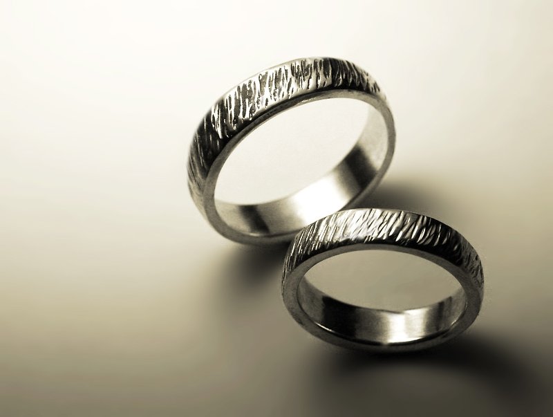 Diagonal Scratch Matching Lovers Ring (Wedding Ring) - แหวนทั่วไป - โลหะ สีเงิน