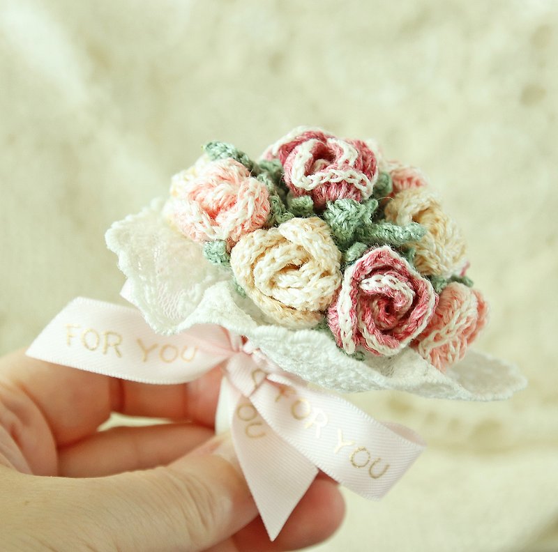 12朵玫瑰花束禮盒 永久保留人手編織 求婚訂情結婚禮物 新娘花球 - 乾花/永生花 - 棉．麻 粉紅色