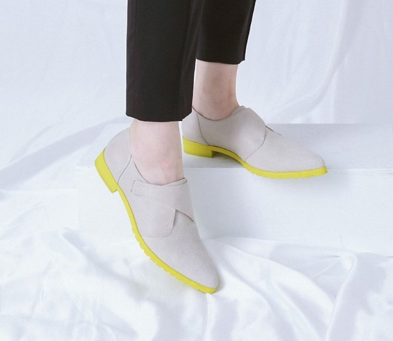 Fallen tangential contrast soles horsehair leather pointed shoes beige - รองเท้าหนังผู้หญิง - หนังแท้ สีกากี