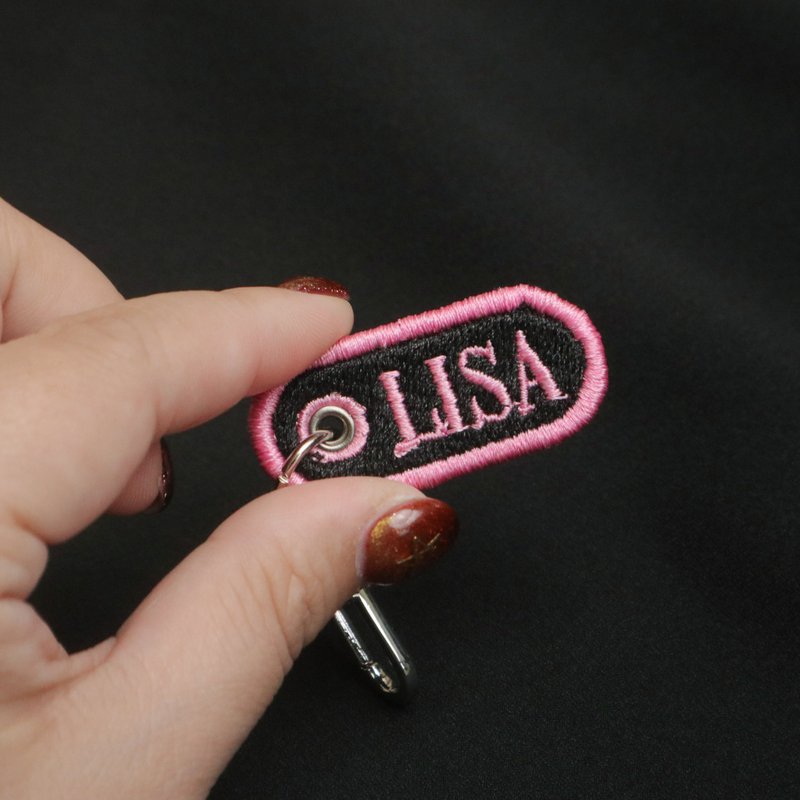 【blackpink x 客製姓名吊牌】L款 I 插圖刺繡鑰匙圈 I 特色送禮 - 鎖匙扣/鎖匙包 - 棉．麻 