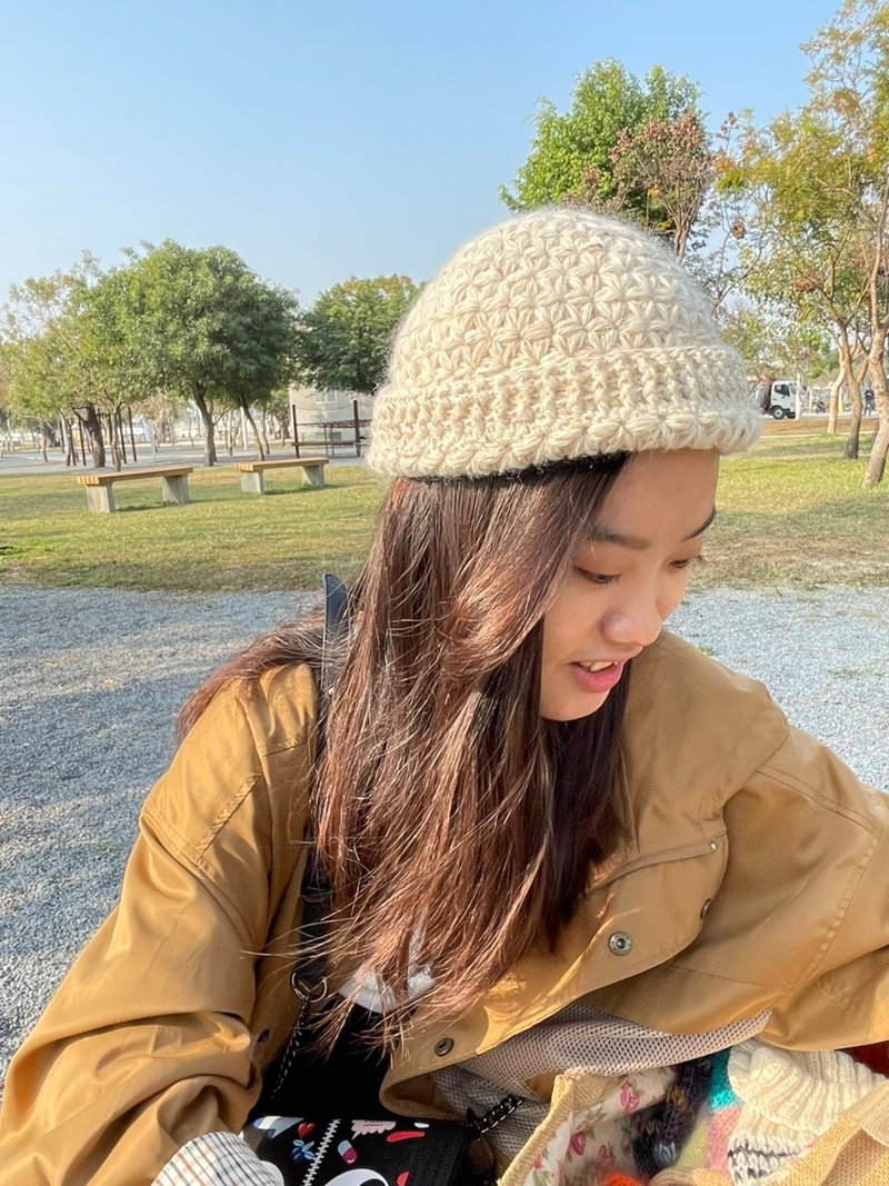 Winter jasmine beanie. Girls' woolen hat. Japanese wire. The color is beige with coffee spots - Hats & Caps - Wool 