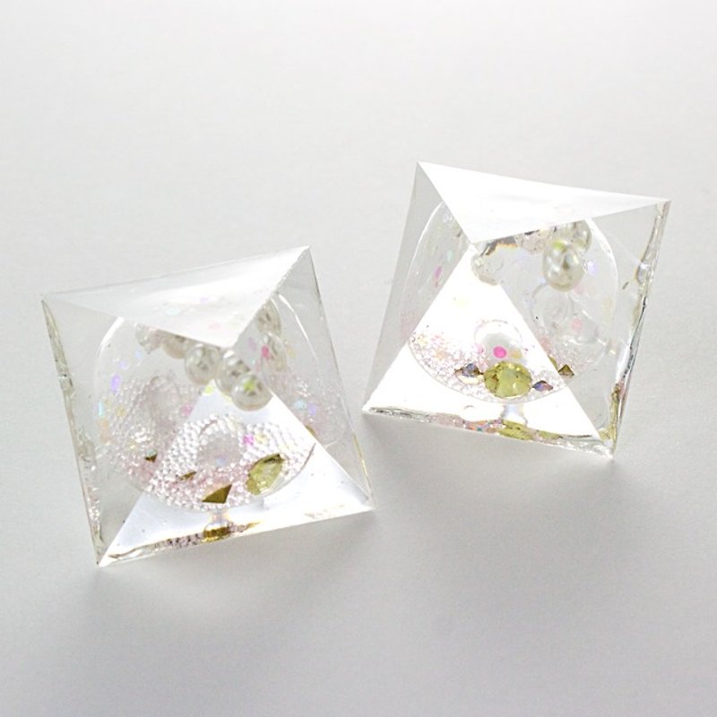 Pyramid dome earrings (Snow dome Pale Pink) - ต่างหู - วัสดุอื่นๆ สึชมพู