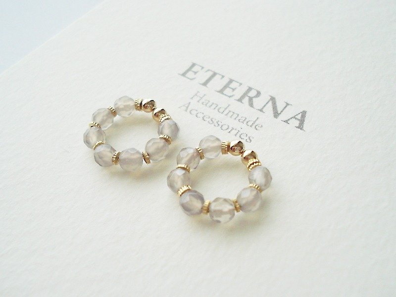 Gray calcedony and metal beads, tiny hoop earrings - ต่างหู - หิน สีเทา