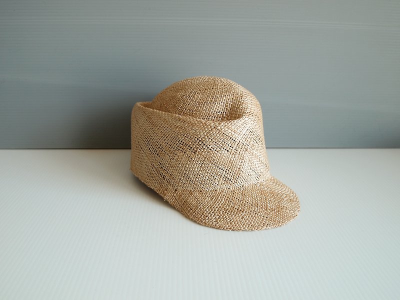 Cap straw hat hat hat fine rough unisex ladies men's handmade - หมวก - วัสดุอื่นๆ สีกากี