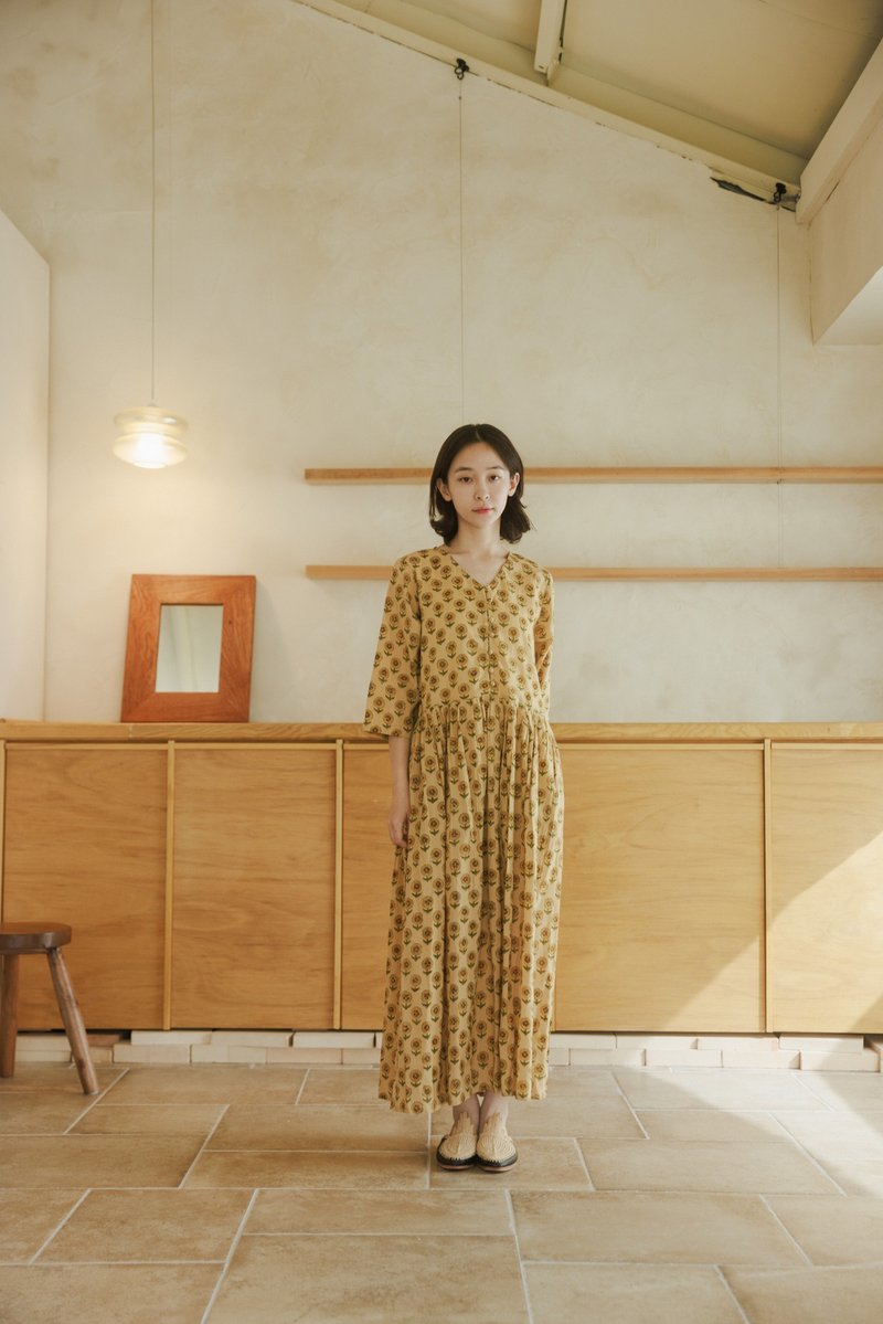 V-neck cloth button dress_yellow flower - ชุดเดรส - ผ้าฝ้าย/ผ้าลินิน สีเหลือง