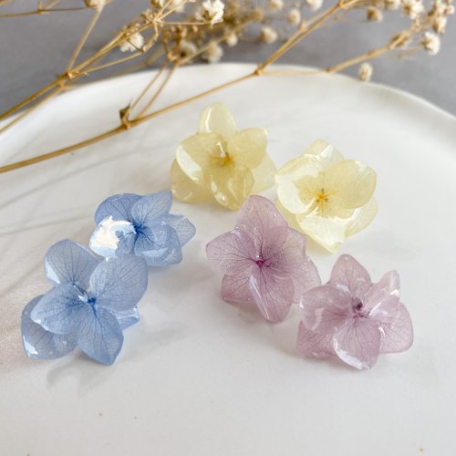 ロングタイプ！半月紫陽花のイヤリング・ピアス＊受注制作《青　パール　ミニチュア　梅雨　１粒　アジサイ　ブルーアゲート》        