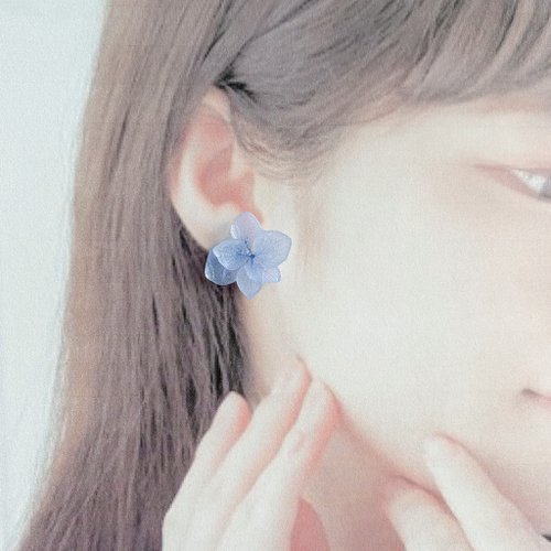 ロングタイプ！半月紫陽花のイヤリング・ピアス＊受注制作《青　パール　ミニチュア　梅雨　１粒　アジサイ　ブルーアゲート》        