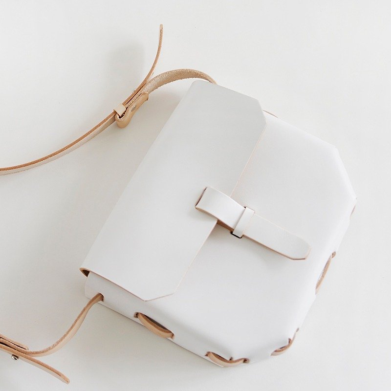 JOYDIVISION Blanc minimalist white leather saddle bag packet shoulder female small fresh handbag Messenger Bag Large - กระเป๋าแมสเซนเจอร์ - หนังแท้ ขาว