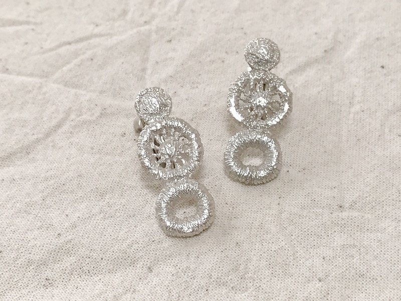 triple circle earring / Triple circle earring - Earrings & Clip-ons - Other Metals Silver