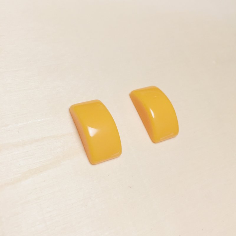 復古黃方塊耳環耳夾 - 耳環/耳夾 - 樹脂 黃色