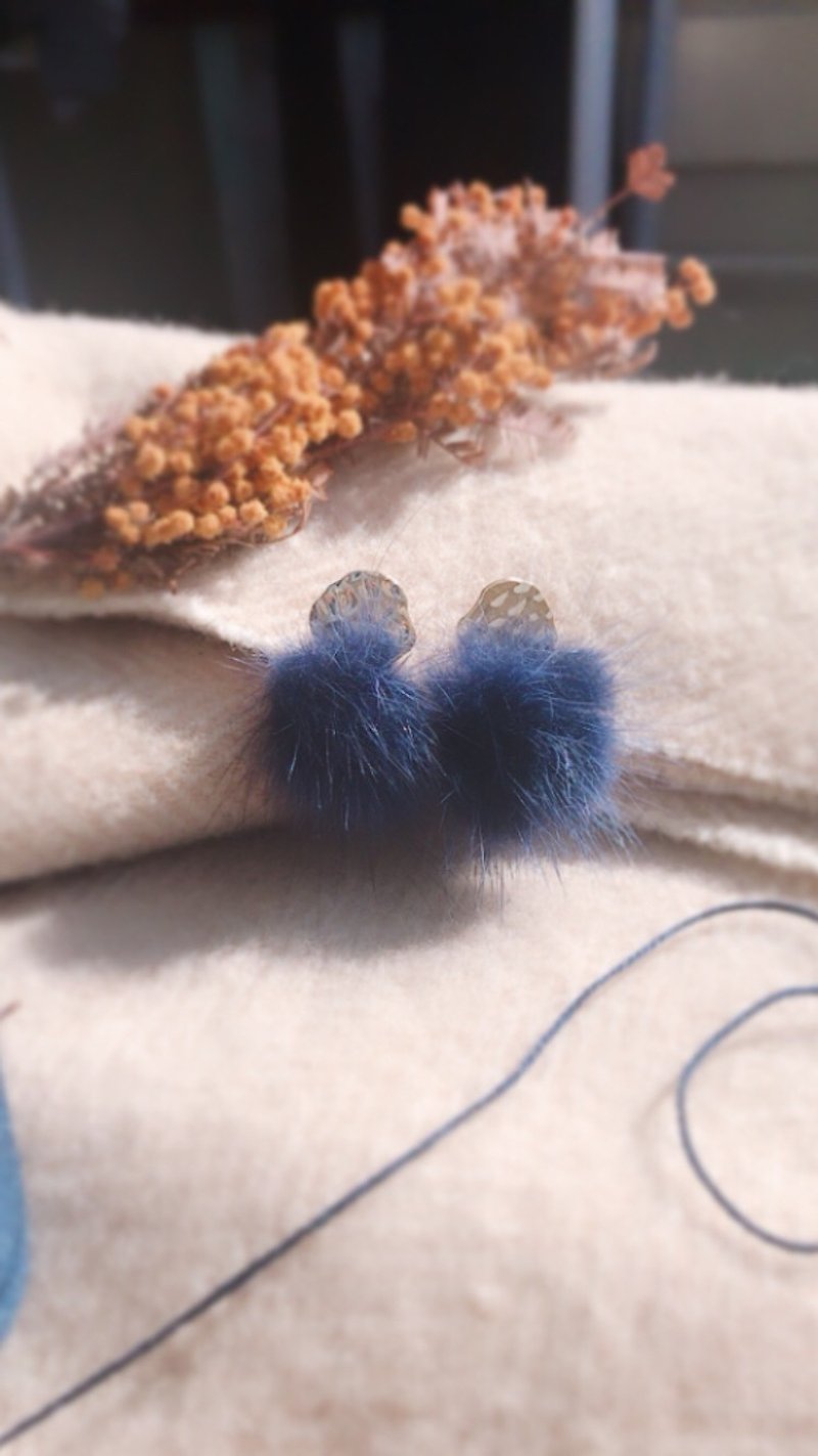 Fluffy earrings - ต่างหู - โลหะ สีน้ำเงิน