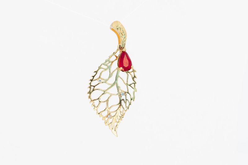 Leaf pendant with ruby and diamonds - Necklaces - Precious Metals Gold