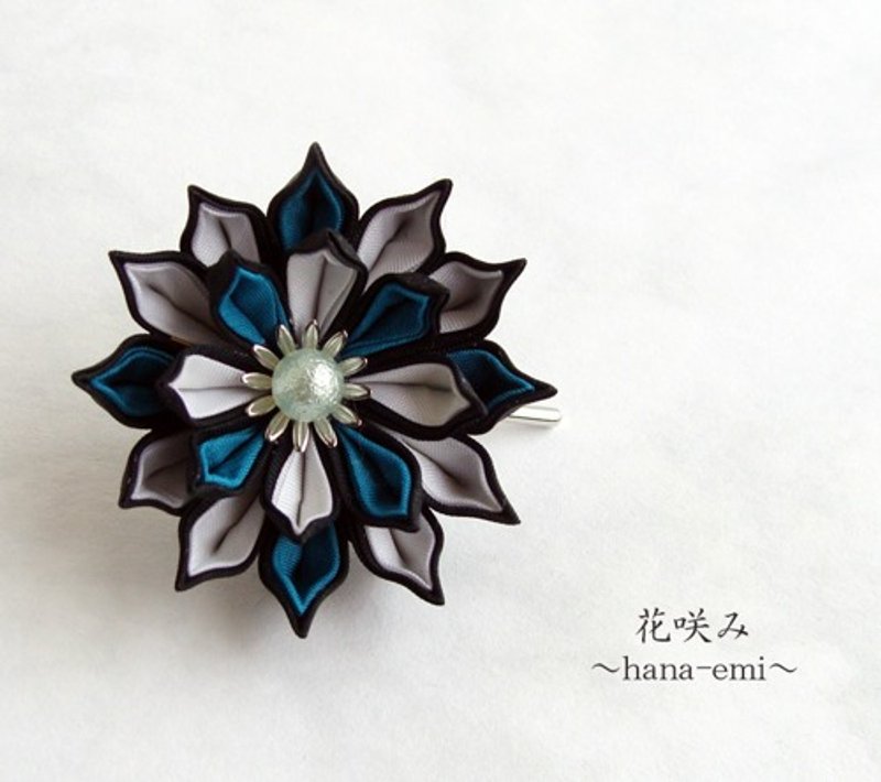 つまみ細工　お花のポニーフック　ターコイズグリーン×白×黒 - 髮夾/髮圈 - 棉．麻 綠色