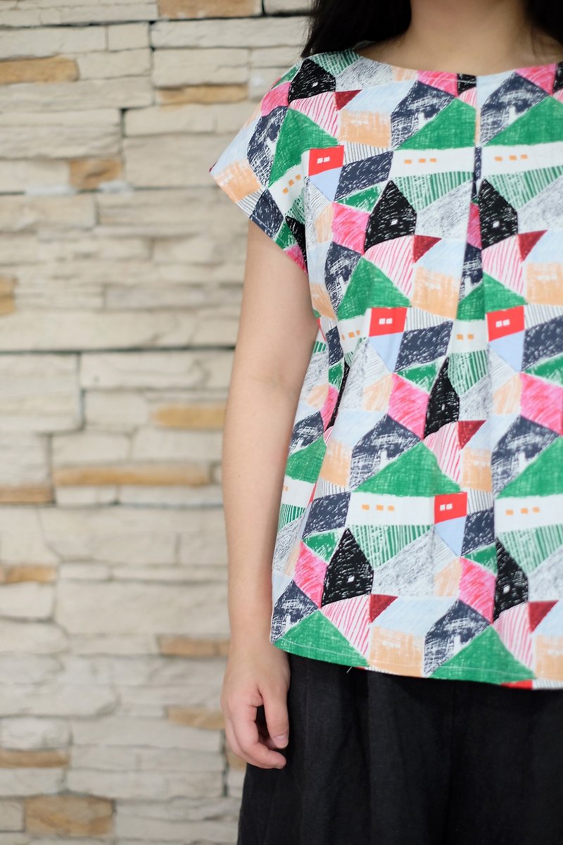 Japanese short board rainbow hut handmade order shirt - Women's Tops - Cotton & Hemp Red