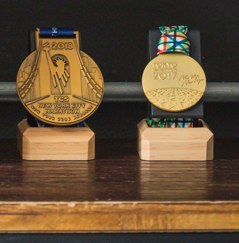 タトレン手作り木製デザインメダルホルダー_ウォームパインスタイル（お客様ご注文） - 置物 - 木製 